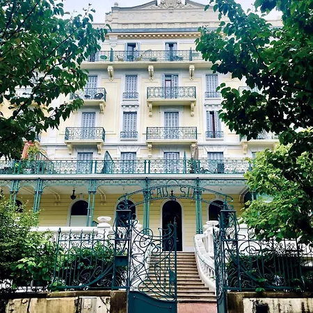 Apartament Small In An Old Palace In Aix-les-Bains